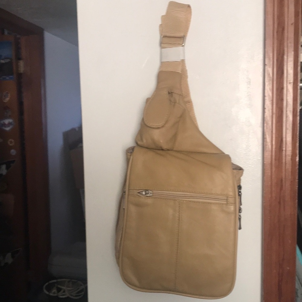 Buxton NWOT Crossbody Bag - Picture 1 of 8